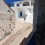 Cozy 60 Metres Away From The Villa