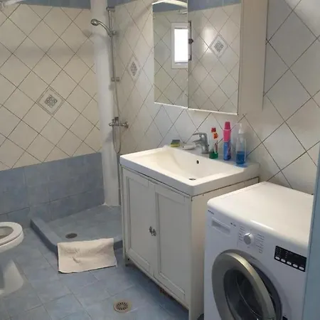 Cozy 60 Metres Away From The Villa *